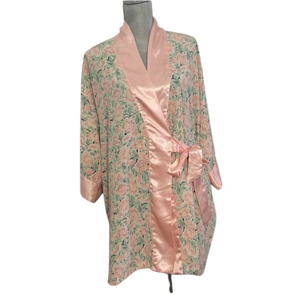 Gold Label Victoria’s Secret Floral Satin Kimono Robe